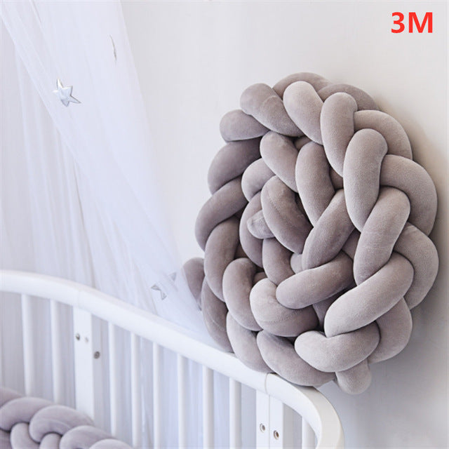 Knotted Pillow
